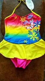 Купальник новый на 2-3 года.